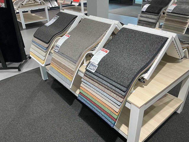 Presentatietafel met tapijt samples (4x) - afbeelding 12 van  13