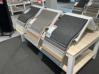 Presentatietafel met tapijt samples (4x) - afbeelding 12 van  13