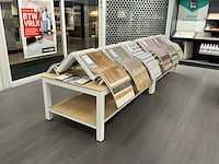 Presentatietafel met vinyl samples (2x)