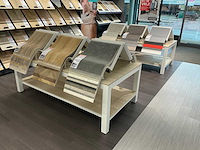 Presentatietafel met vinyl samples (2x)