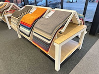 Presentatietafel met vloerbedekkingstalen (6x)