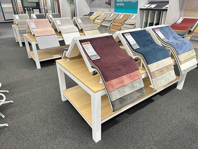 Presentatietafel met vloerbedekkingstalen (6x) - afbeelding 6 van  6