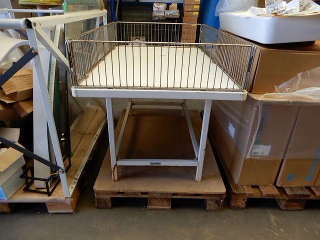 Presentatietafel, wit/chroom - afbeelding 1 van  3