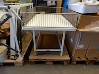Presentatietafel, wit/chroom - afbeelding 1 van  3
