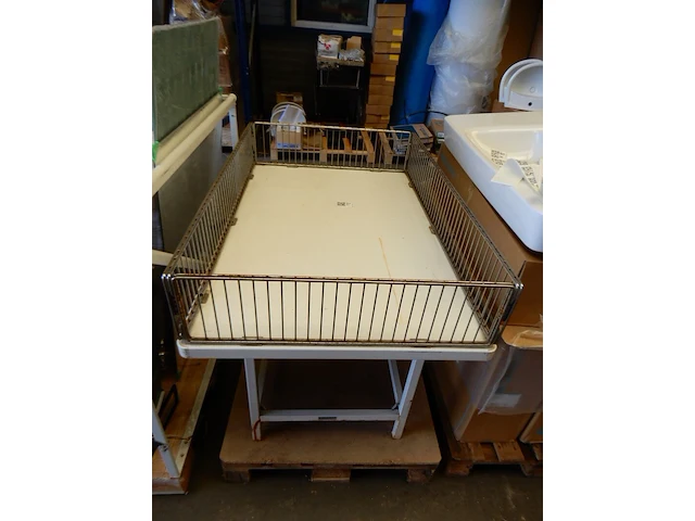 Presentatietafel, wit/chroom - afbeelding 2 van  3