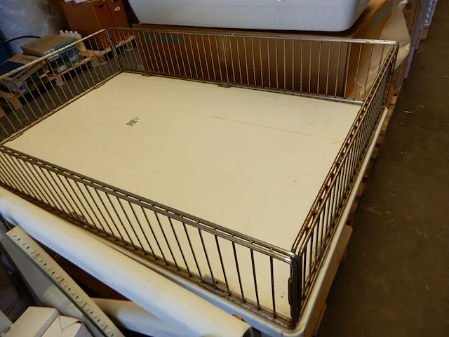 Presentatietafel, wit/chroom - afbeelding 3 van  3