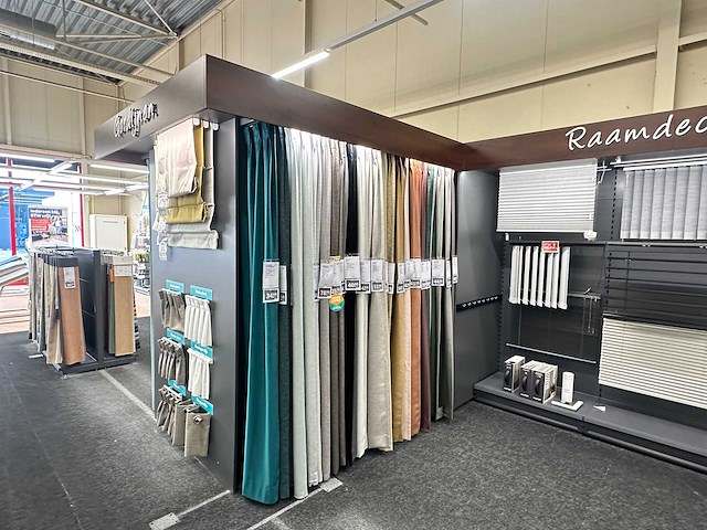 Presentatiewand 12 meter "gordijnen en raamdecoratie" - afbeelding 1 van  7