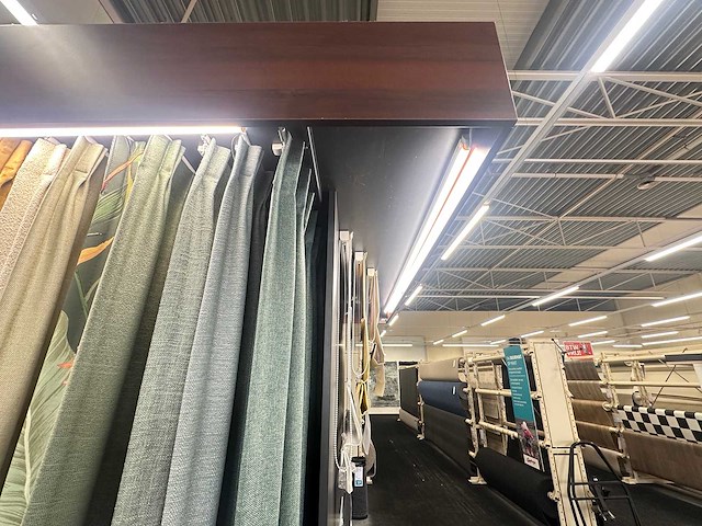 Presentatiewand 12 meter "gordijnen en raamdecoratie" - afbeelding 6 van  7