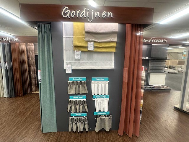 Presentatiewand 12 meter "gordijnen en raamdecoratie" - afbeelding 4 van  6