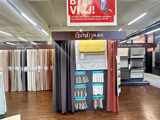 Presentatiewand 12 meter "gordijnen en raamdecoratie" - afbeelding 1 van  6