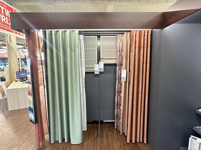 Presentatiewand 12 meter "gordijnen en raamdecoratie" - afbeelding 3 van  6