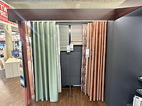 Presentatiewand 12 meter "gordijnen en raamdecoratie" - afbeelding 3 van  6