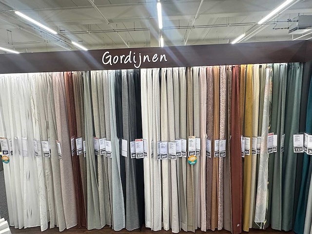 Presentatiewand 12 meter "gordijnen en raamdecoratie" - afbeelding 5 van  6