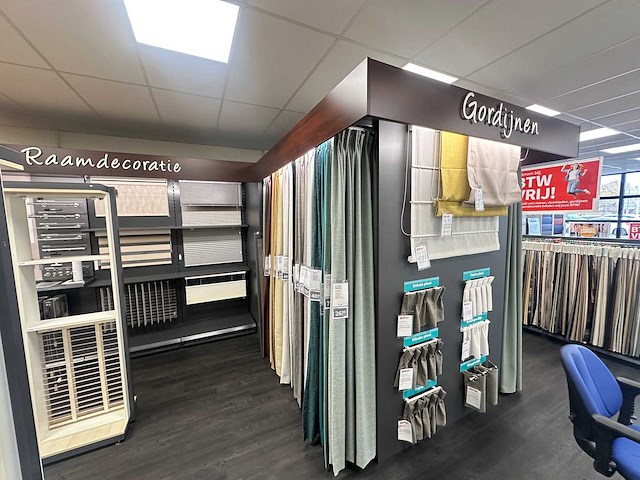 Presentatiewand 13 meter "gordijnen en raamdecoratie" - afbeelding 1 van  8