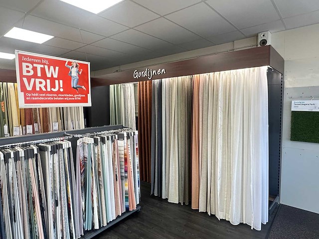 Presentatiewand 13 meter "gordijnen en raamdecoratie" - afbeelding 5 van  8