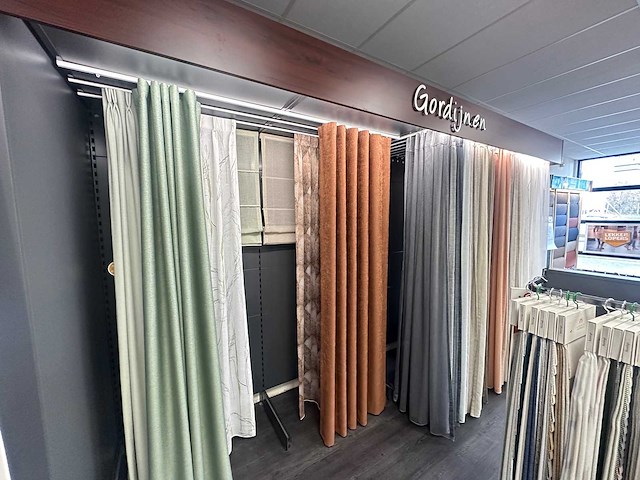 Presentatiewand 13 meter "gordijnen en raamdecoratie" - afbeelding 7 van  8