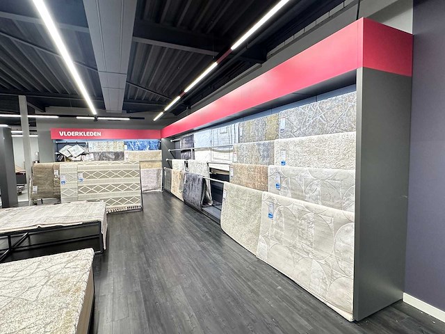 Presentatiewand 13 meter "vloerkleden" - afbeelding 1 van  7