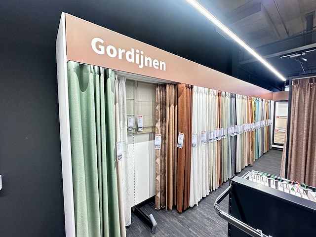 Presentatiewand 14 meter "gordijnen en raamdecoratie" - afbeelding 1 van  5