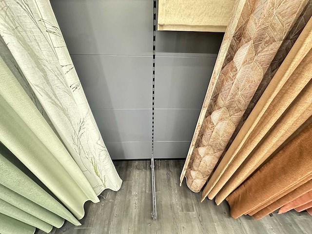 Presentatiewand 14 meter "gordijnen en raamdecoratie" - afbeelding 5 van  8