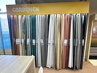 Presentatiewand 15 meter "gordijnen en raamdecoratie" - afbeelding 2 van  7