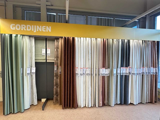 Presentatiewand 15 meter "gordijnen en raamdecoratie" - afbeelding 4 van  7