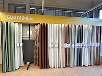 Presentatiewand 15 meter "gordijnen en raamdecoratie" - afbeelding 4 van  7