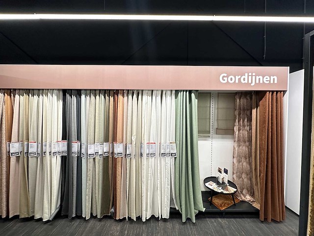 Presentatiewand 15 meter voorzien van led - afbeelding 3 van  8