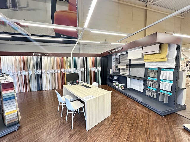 Presentatiewand 16 meter "gordijnen en raamdecoratie" - afbeelding 1 van  7