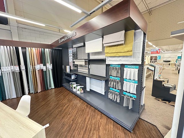 Presentatiewand 16 meter "gordijnen en raamdecoratie" - afbeelding 2 van  7