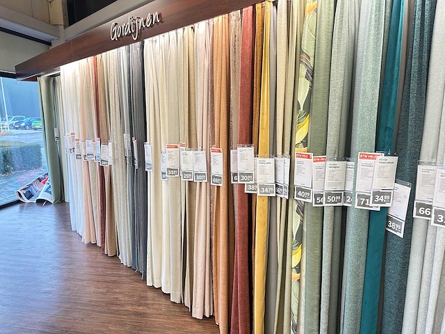 Presentatiewand 16 meter "gordijnen en raamdecoratie" - afbeelding 4 van  7