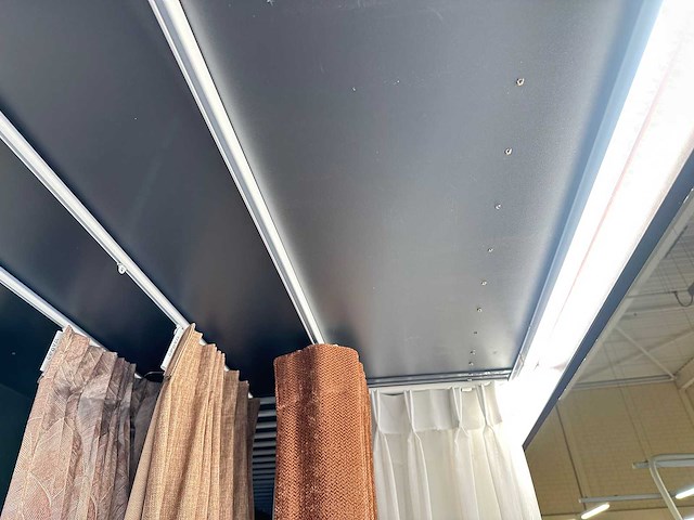 Presentatiewand 16 meter "gordijnen en raamdecoratie" - afbeelding 7 van  7