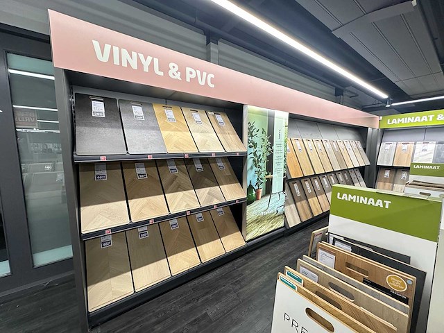 Presentatiewand 16 meter "vinyl & pvc" en "laminaat & parket" - afbeelding 1 van  6
