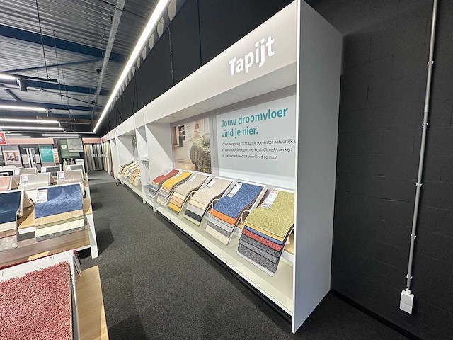 Presentatiewand 16 meter voorzien van led - afbeelding 1 van  5