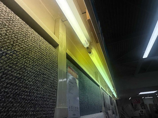 Presentatiewand met verlichting - afbeelding 4 van  4