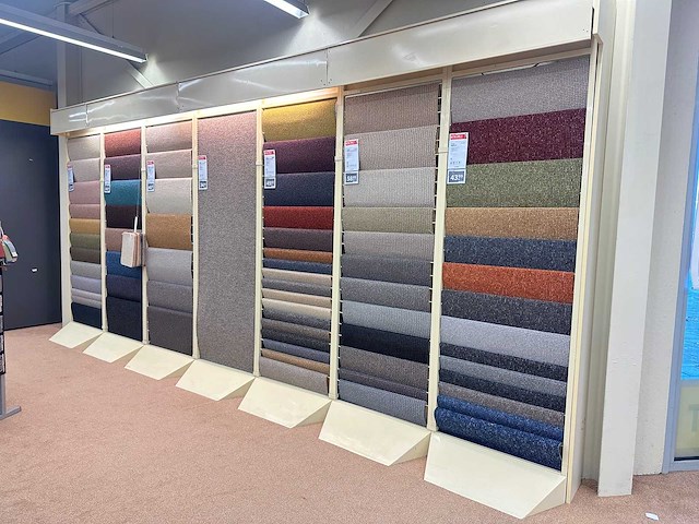 Presentatiewand tapijt en vinyl 12,32 meter - afbeelding 3 van  4