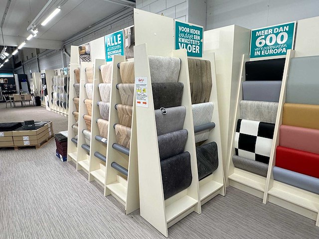 Presentatiewand tapijt en vinyl 17 meter - afbeelding 3 van  4