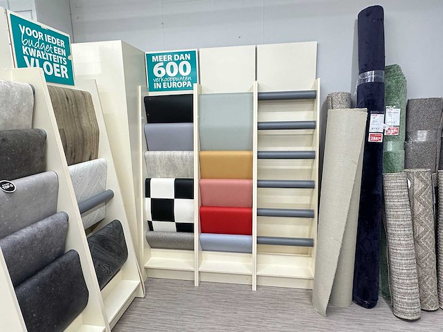 Presentatiewand tapijt en vinyl 17 meter - afbeelding 4 van  4