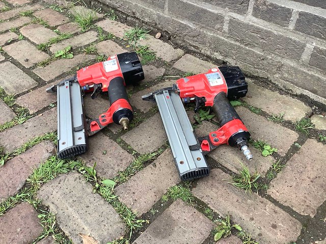 Press pneumatische tacker (2x) - afbeelding 1 van  4