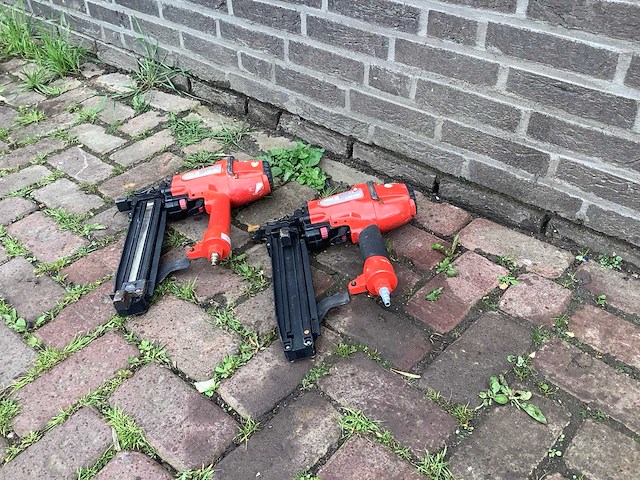 Press pneumatische tacker (2x) - afbeelding 1 van  4