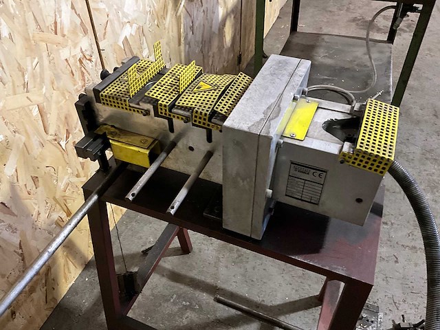 Pressta eisele - 2002 - 71048000 - aluminium profiel ponsmachine - afbeelding 3 van  5