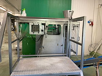 Prewa p250.15.002-elesco verpakkingsmachine met transportband en bordes - afbeelding 1 van  5