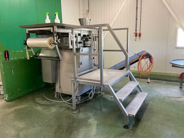 Prewa p250.15.002-elesco verpakkingsmachine met transportband en bordes - afbeelding 6 van  10