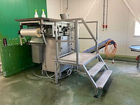 Prewa p250.15.002-elesco verpakkingsmachine met transportband en bordes - afbeelding 6 van  10