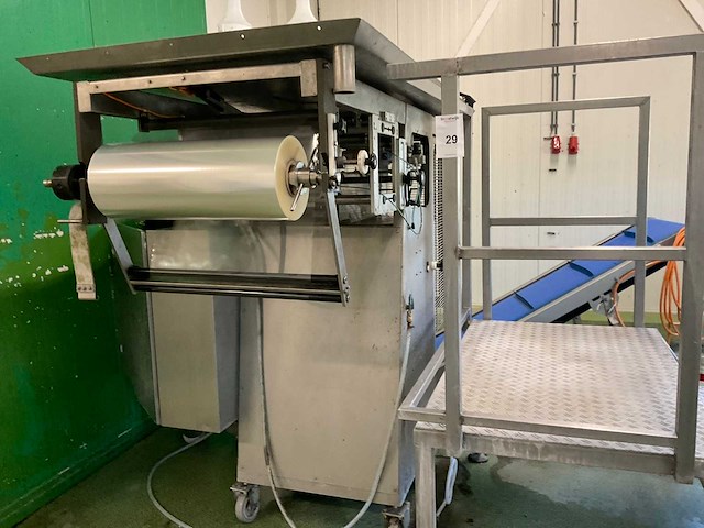 Prewa p250.15.002-elesco verpakkingsmachine met transportband en bordes - afbeelding 7 van  10