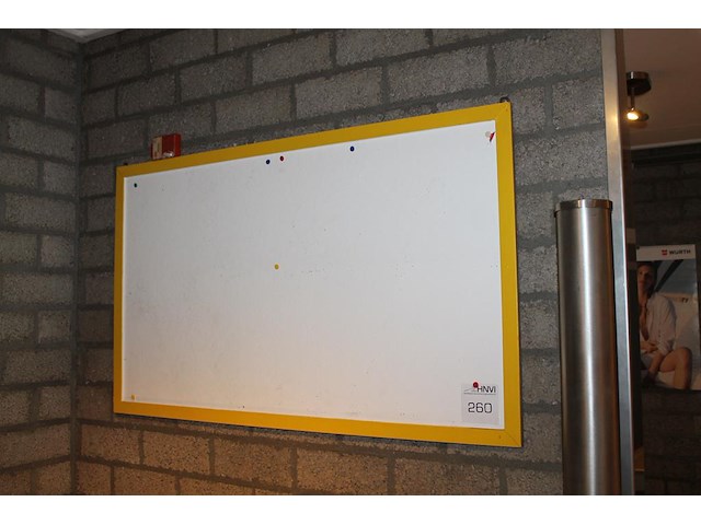 Prikbord met afmeting 100 x 60 cm. - afbeelding 1 van  1
