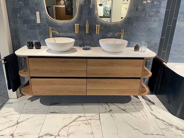 Primabad-villeroy&boch badmeubel met kranen en waskommen - afbeelding 4 van  10