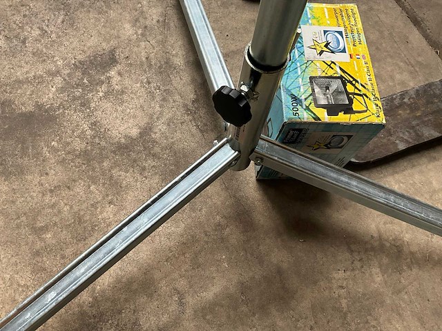 Primae lux 500w bouwlamp op statief - afbeelding 5 van  8