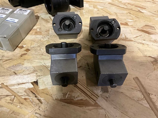 Primsmablokken, hoekfreeshouders en aluminium contuurbekken - afbeelding 4 van  7