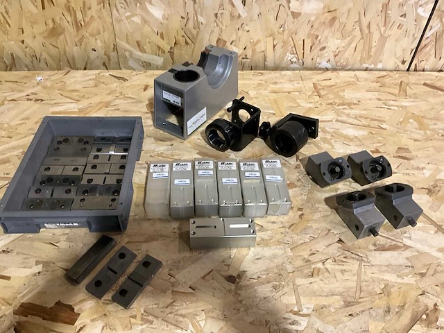 Primsmablokken, hoekfreeshouders en aluminium contuurbekken - afbeelding 1 van  7