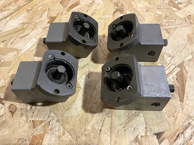 Primsmablokken, hoekfreeshouders en aluminium contuurbekken - afbeelding 3 van  7